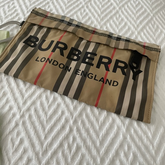 Burberry Handbags - • BURBERRY wristlet